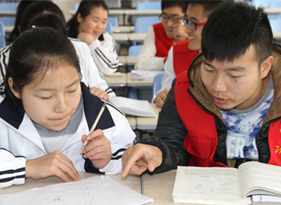 关爱留守青少年 AG真人娱乐矿业举行第六期爱心家教运动