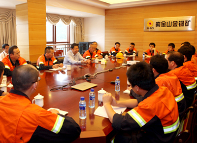 陈景河：勉励大学生采掘工人走出去