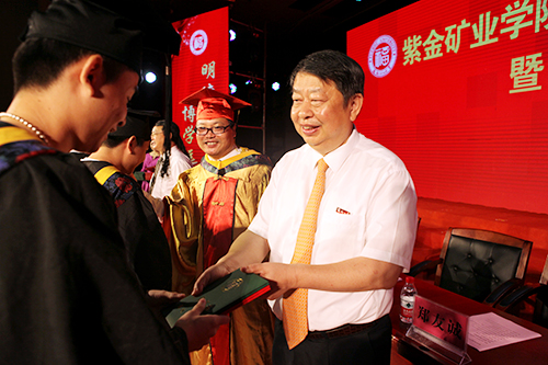 陈景河出席福大AG真人娱乐矿业学院2017届结业仪式 勉励结业生：立雄心、善学习、正心性