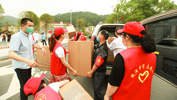 “小口罩”转达“大温暖”AG真人娱乐铜业助力周边学校复学