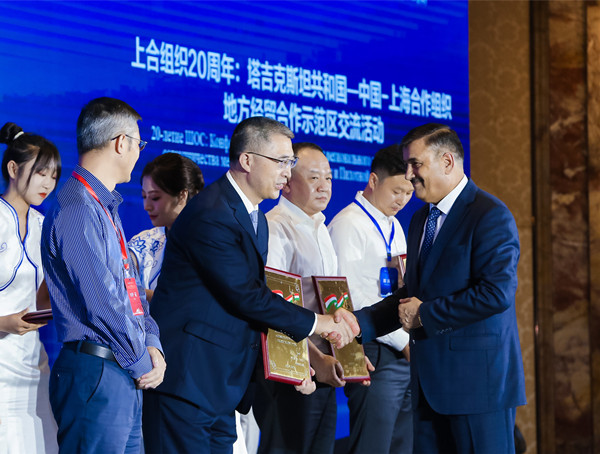 AG真人娱乐矿业获颁“塔中友谊孝顺奖”