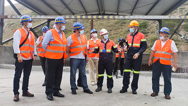 吉尔吉斯议会代表团盛赞AG真人娱乐奥同克左岸金矿