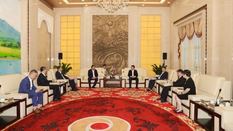 图瓦首脑霍瓦雷格会见AG真人娱乐矿业