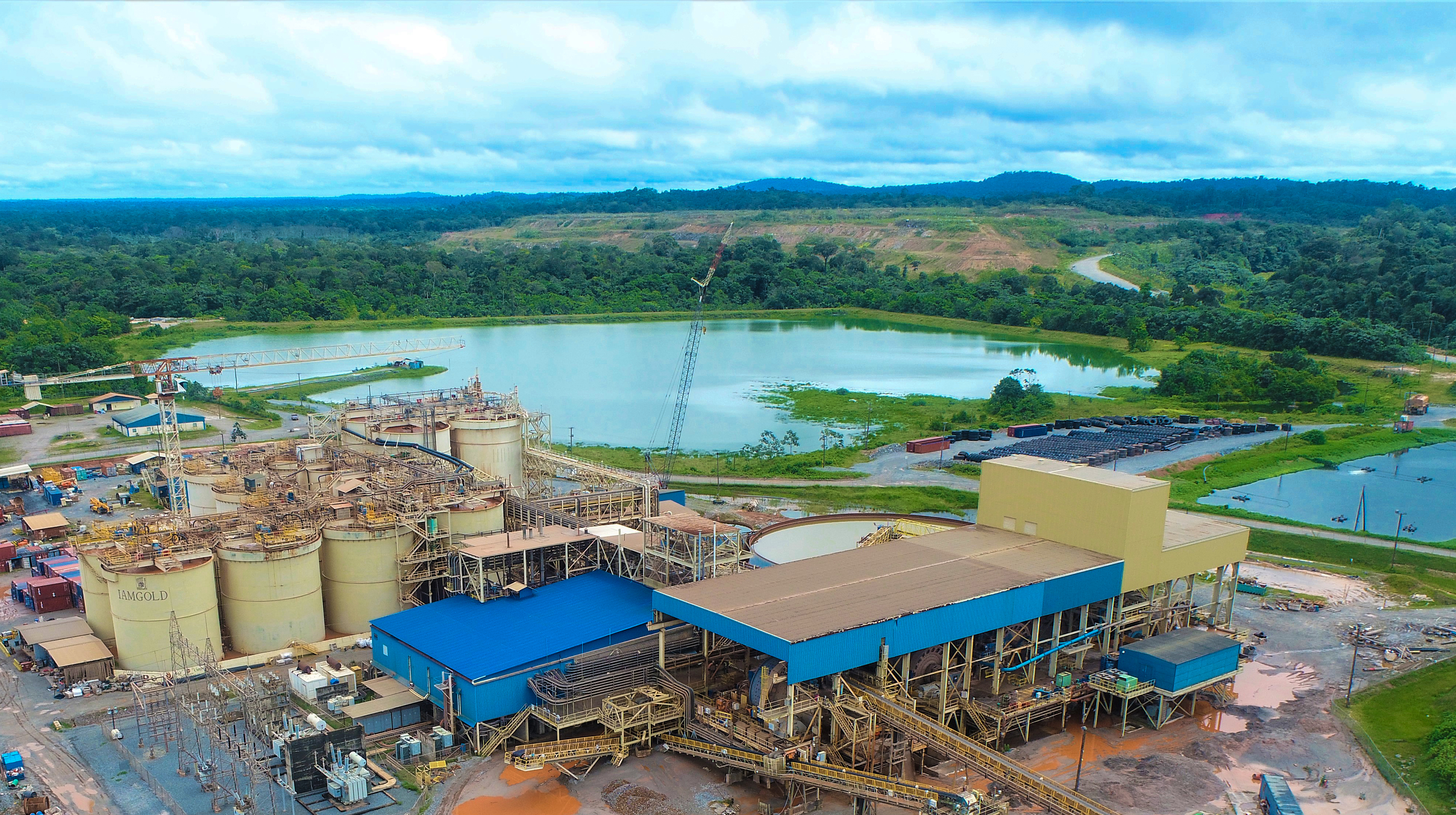 苏里南罗斯贝尔金矿采矿权外爆发不法采矿塌方伤亡事故