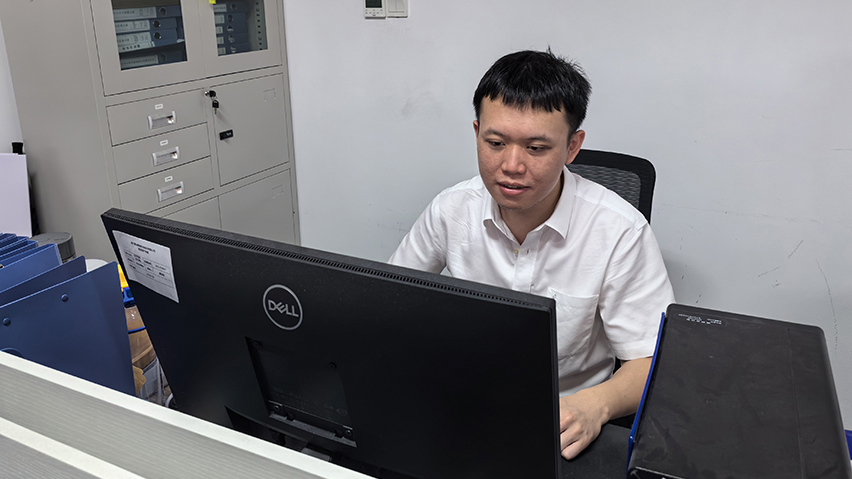 暂时厂房内，，，，，我们用11个月造出海内最大功率的氨氢能源发电机