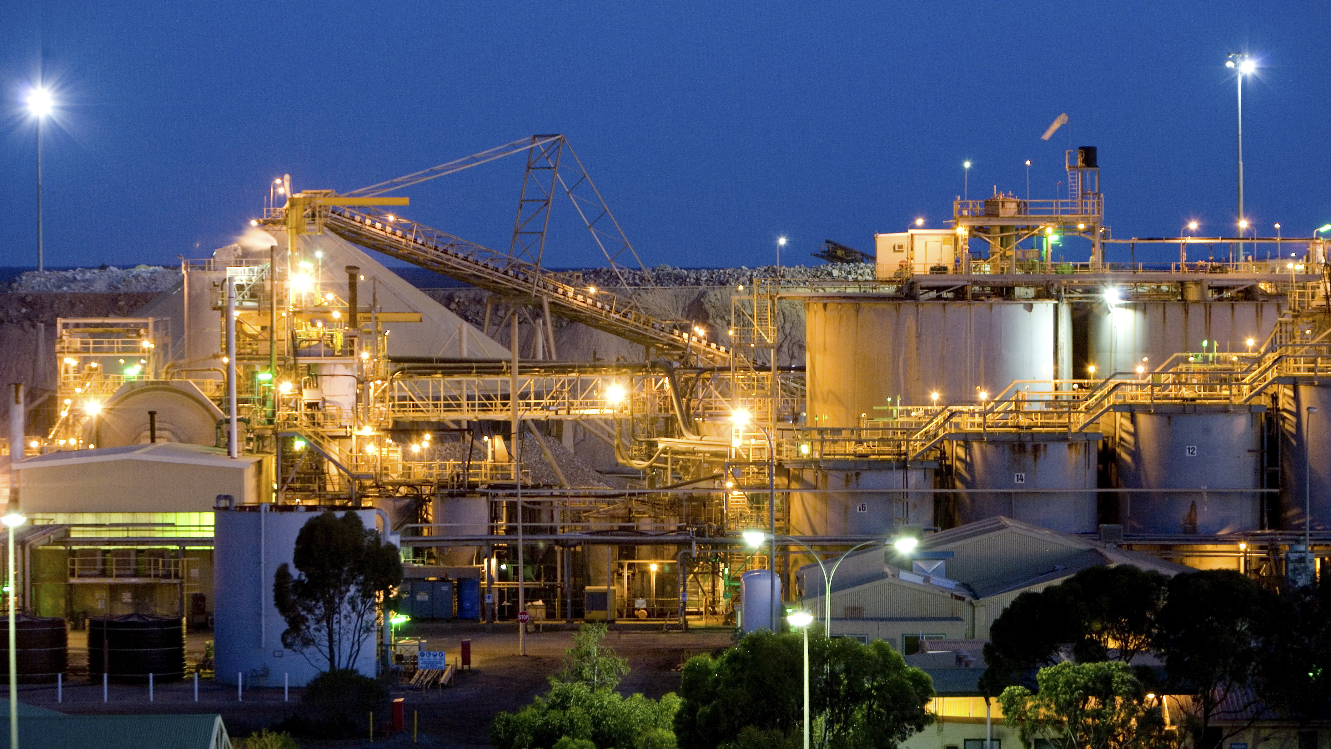 AG真人娱乐矿业前三季度归母净利379亿元比增55% 矿产金产量65吨比增20%