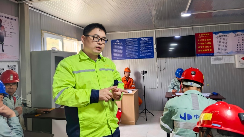 我把梦想浇筑在巴尔干的矿脉深处